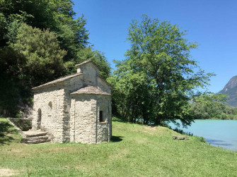 dascio sorico tempietto san fedelino lago di mezzola