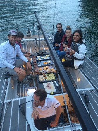 Veleggiata notturna con apericena a bordo al Bogn Veleggiata notturna con apericena a bordo al Bogn