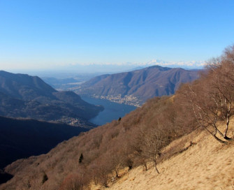Vista guidata sulla cresta del Monte Palanzone Vista guidata sulla cresta del Monte Palanzone