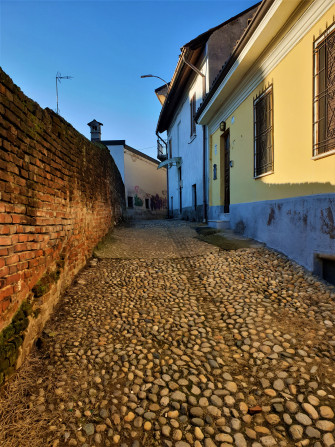 Una passeggiata tra passato e presente Una passeggiata tra passato e presente
