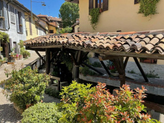 On the Navigli between courtyards and old-fashioned houses