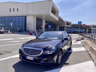  Luxury car Transfer from Bellagio to Milan, Malpensa, Linate, Bergamo  or vice versa for 3 people with luggage.