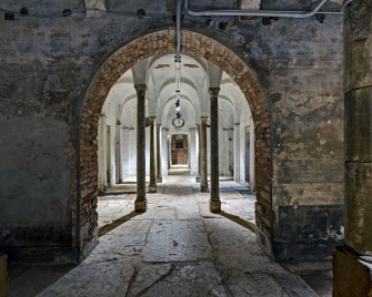 Attorno alla Chiesa di San Sepolcro Attorno alla Chiesa di San Sepolcro