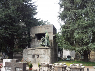 Il cimitero monumentale: luogo di silenzio e suggestione