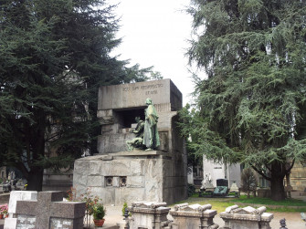 Il cimitero monumentale: luogo di silenzio e suggestione Il cimitero monumentale: luogo di silenzio e suggestione