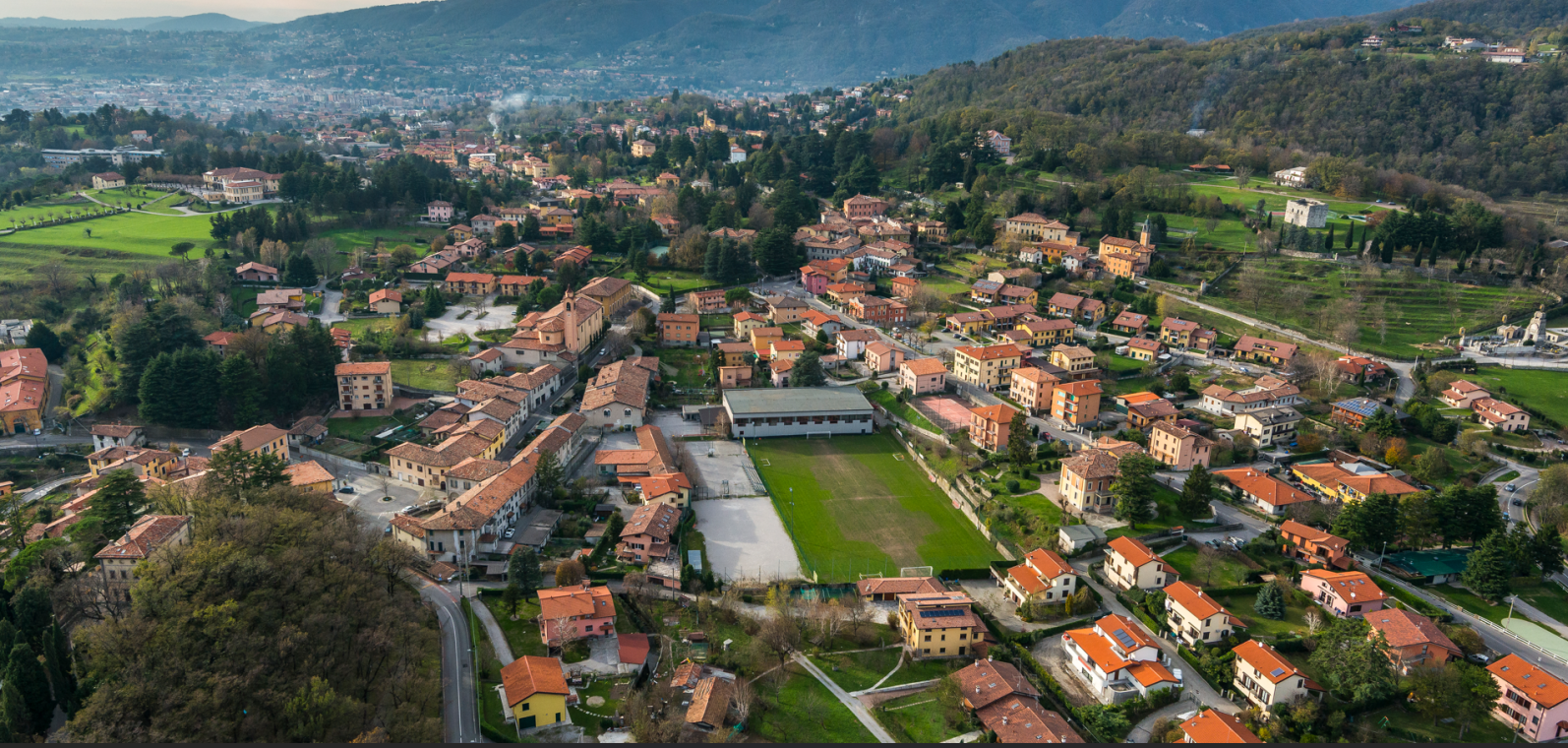 A destra della foto è possibile scorgere la Torre della Ghita.