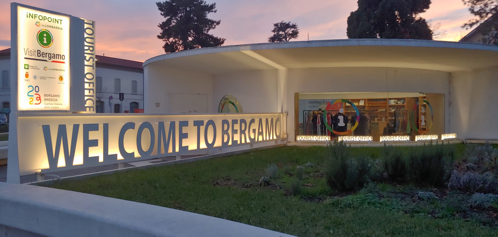 Bergamo_Notturna_EsternoInfopoint_BergamoBassa_VisitBergamo