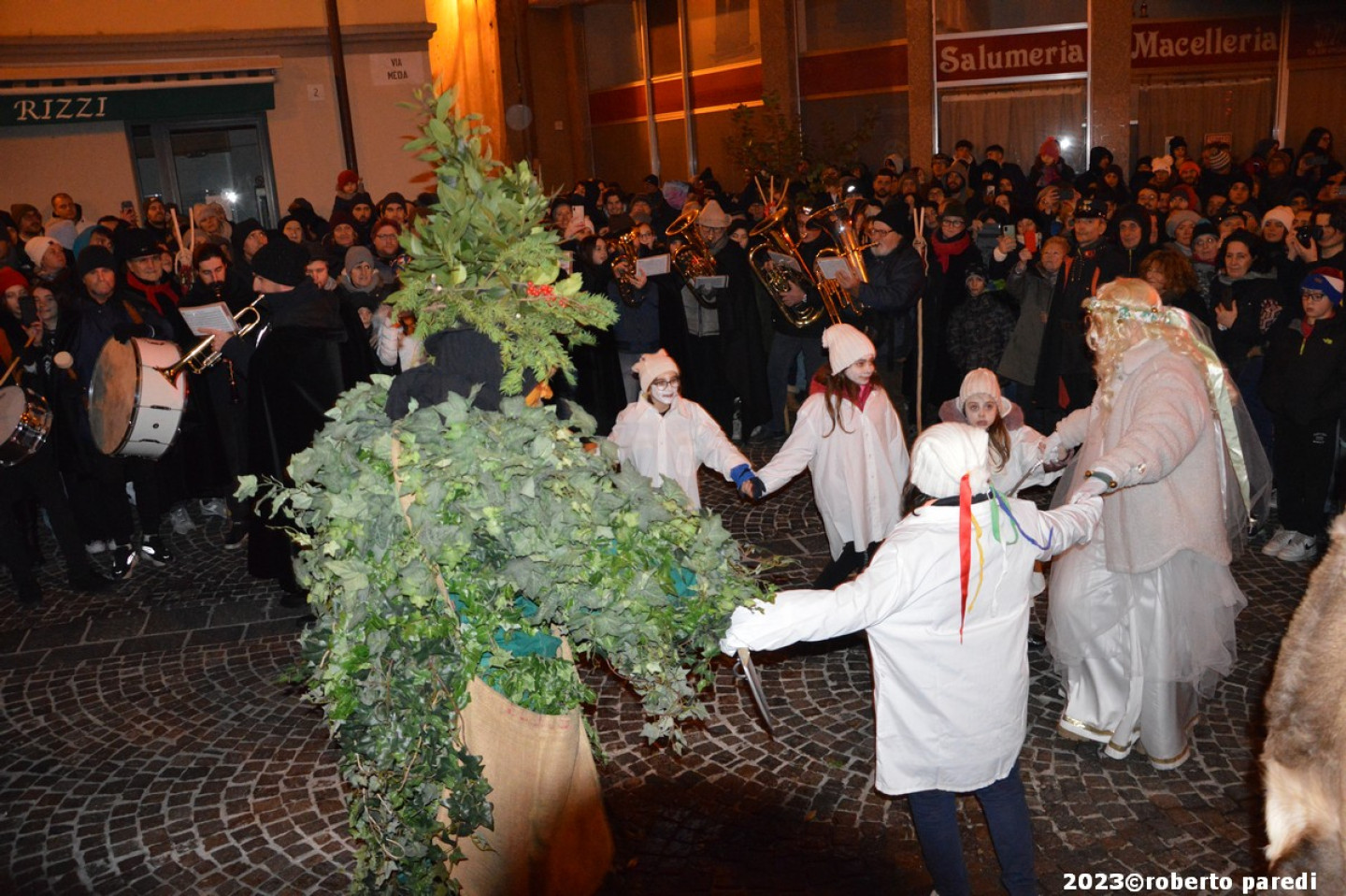 La Danza dei Bianch con l'Anguana e il Selvadigh.