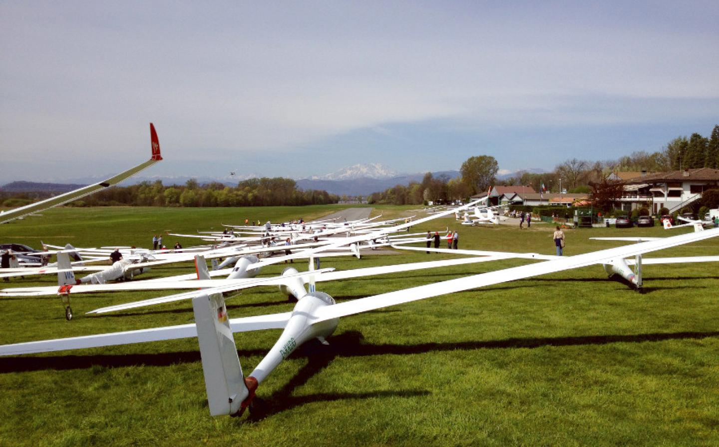 Gliding: soaring across Varese's skies