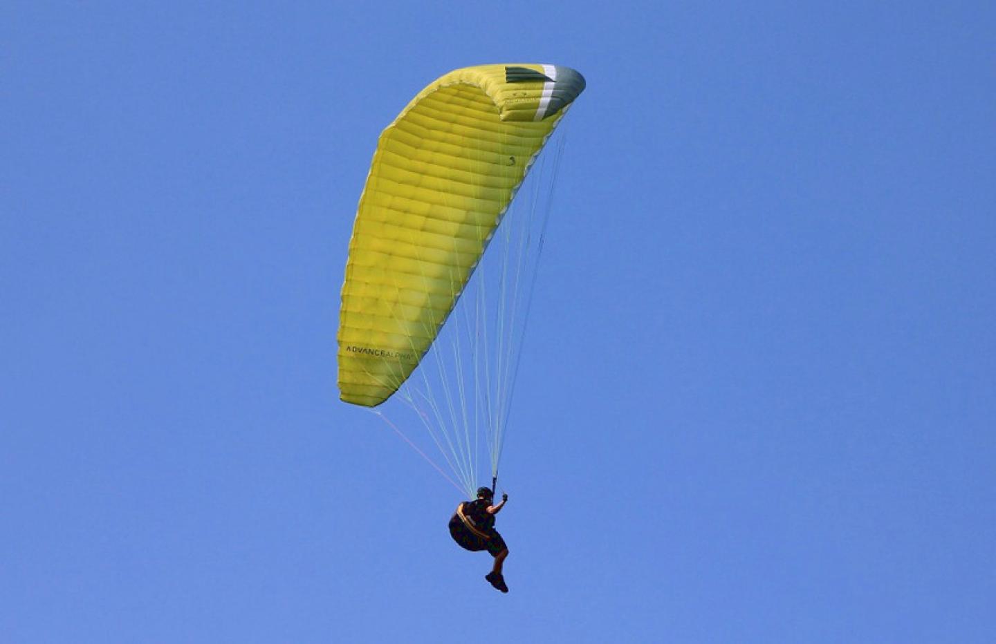 L'ebbrezza del volo anche in parapendio