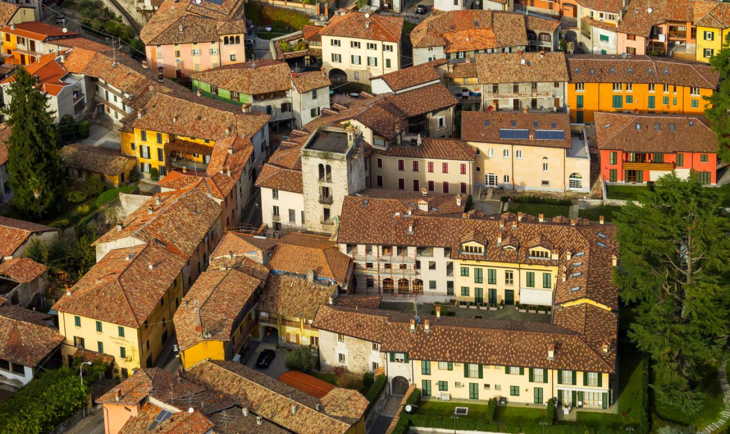 La Torre Tagliasacchi in centro a Longone.