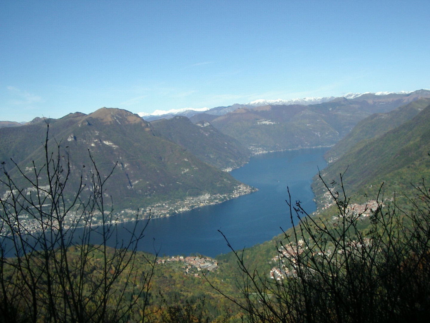 Panorama sul lago visto dal Sentieri dei Faggi.