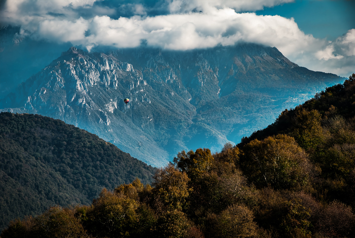 Salendo al Monte Barzaghino.