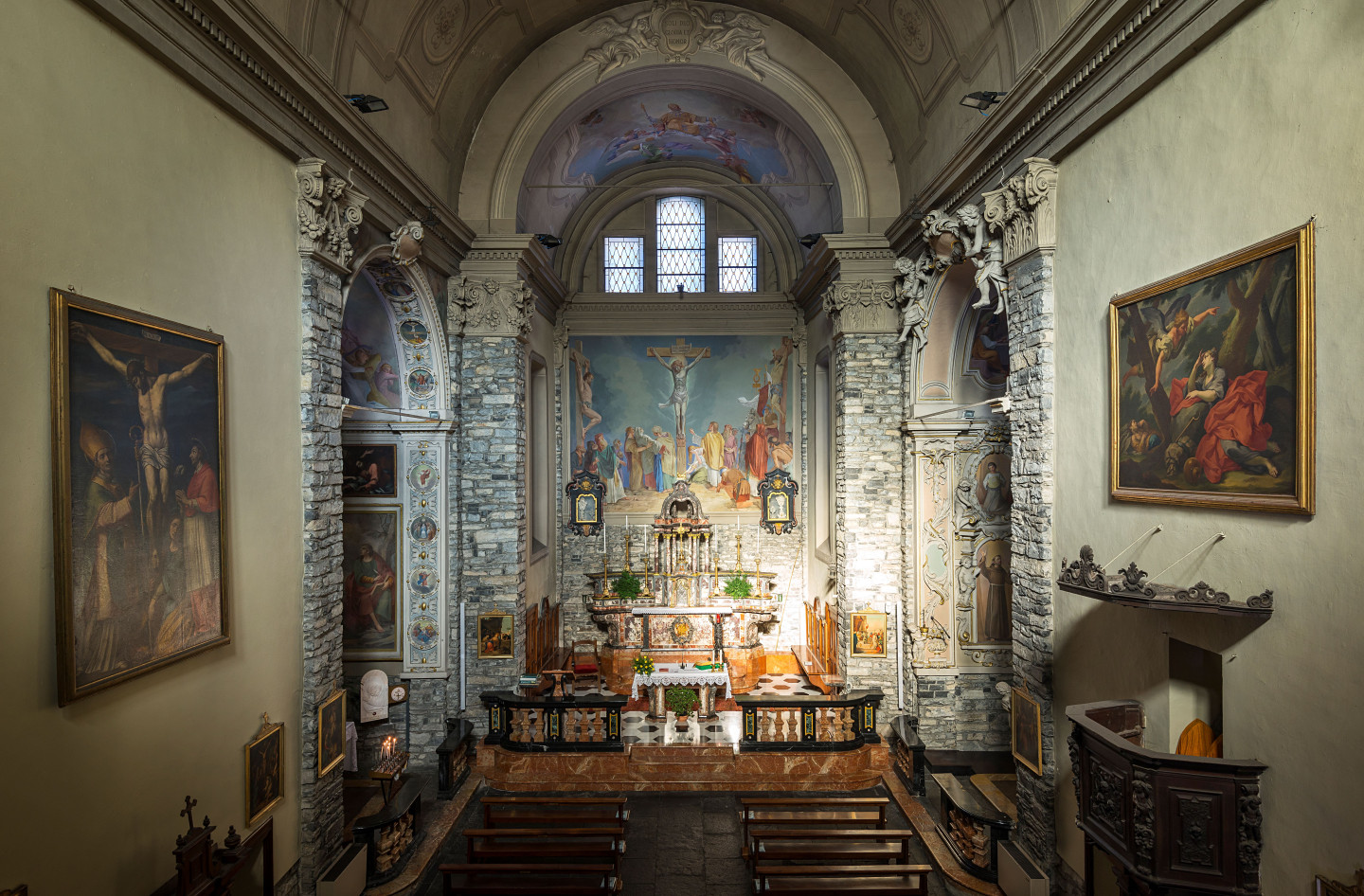 L’interno della chiesa si presenta con un’unica navata
