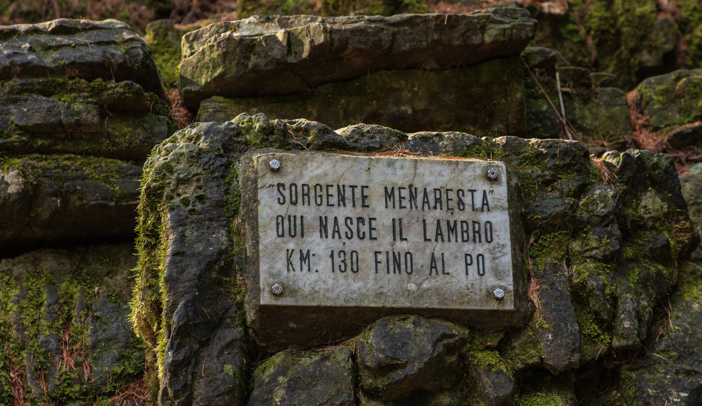 Targa identificativa della sorgente del Menaresta