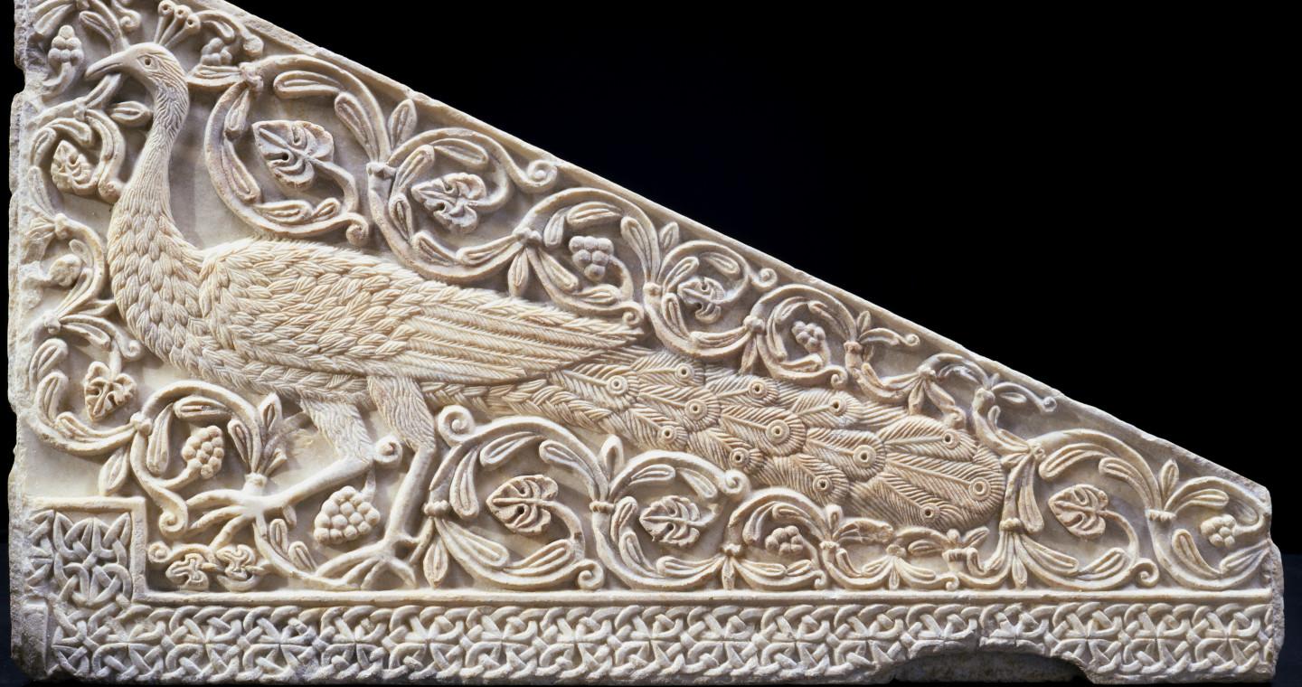 Lastra con pavone Maestranze longobarde VIII secolo d.C.