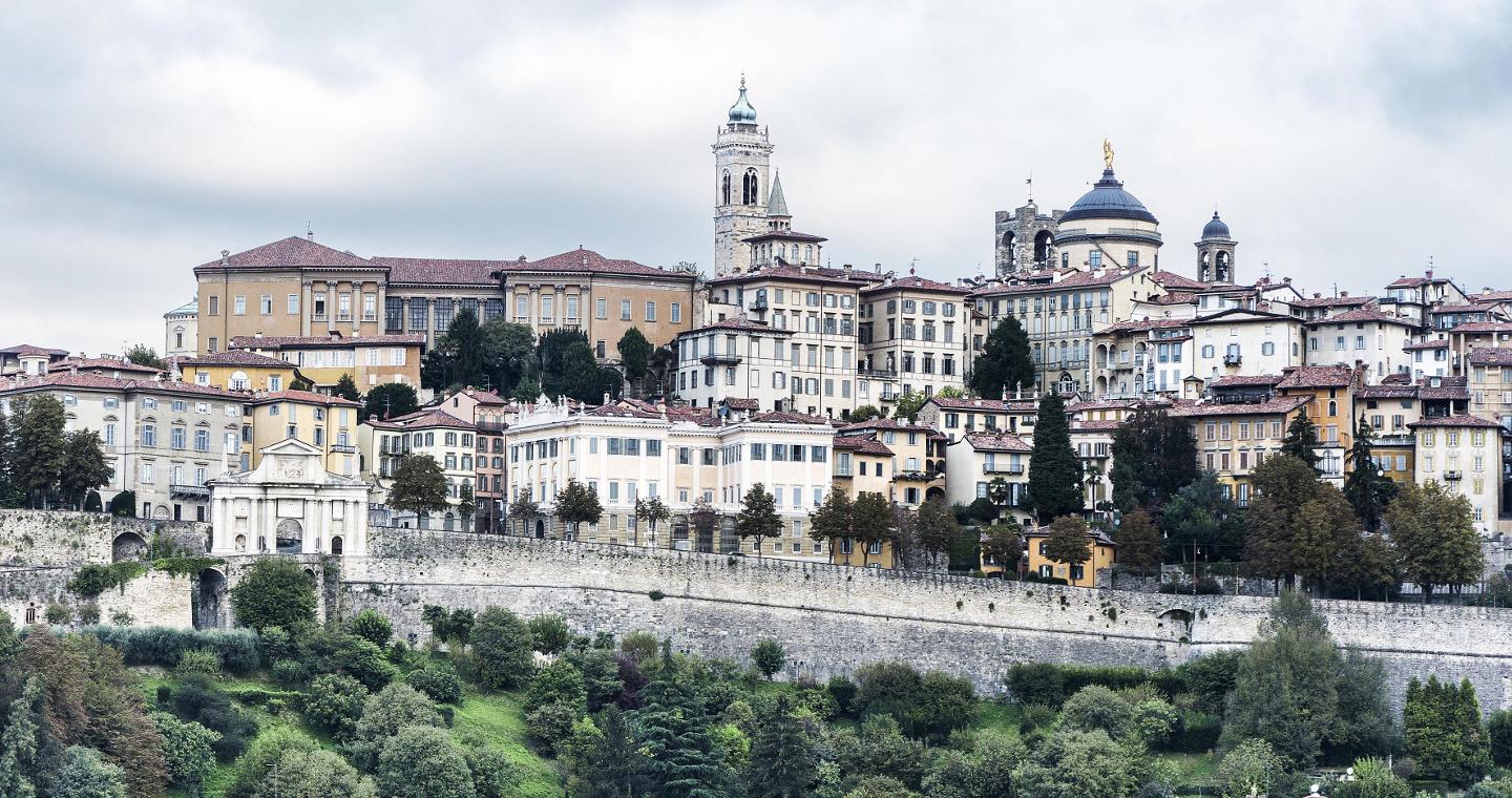 Vista di Bergamo Alta cinta dalle Mura Veneziane. (@inLombardia)