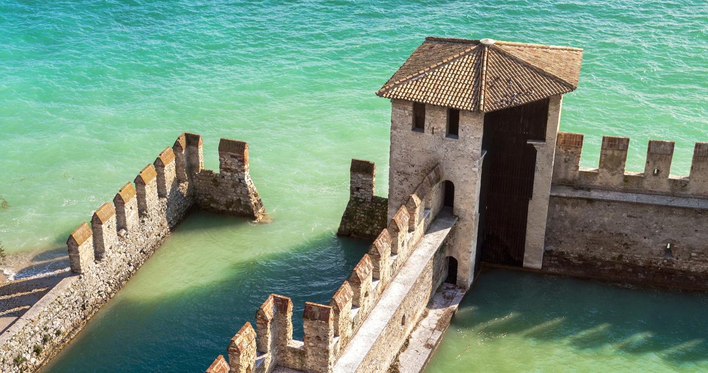 Darsena del Castello Scaligero di Sirmione, Lago di Garda.