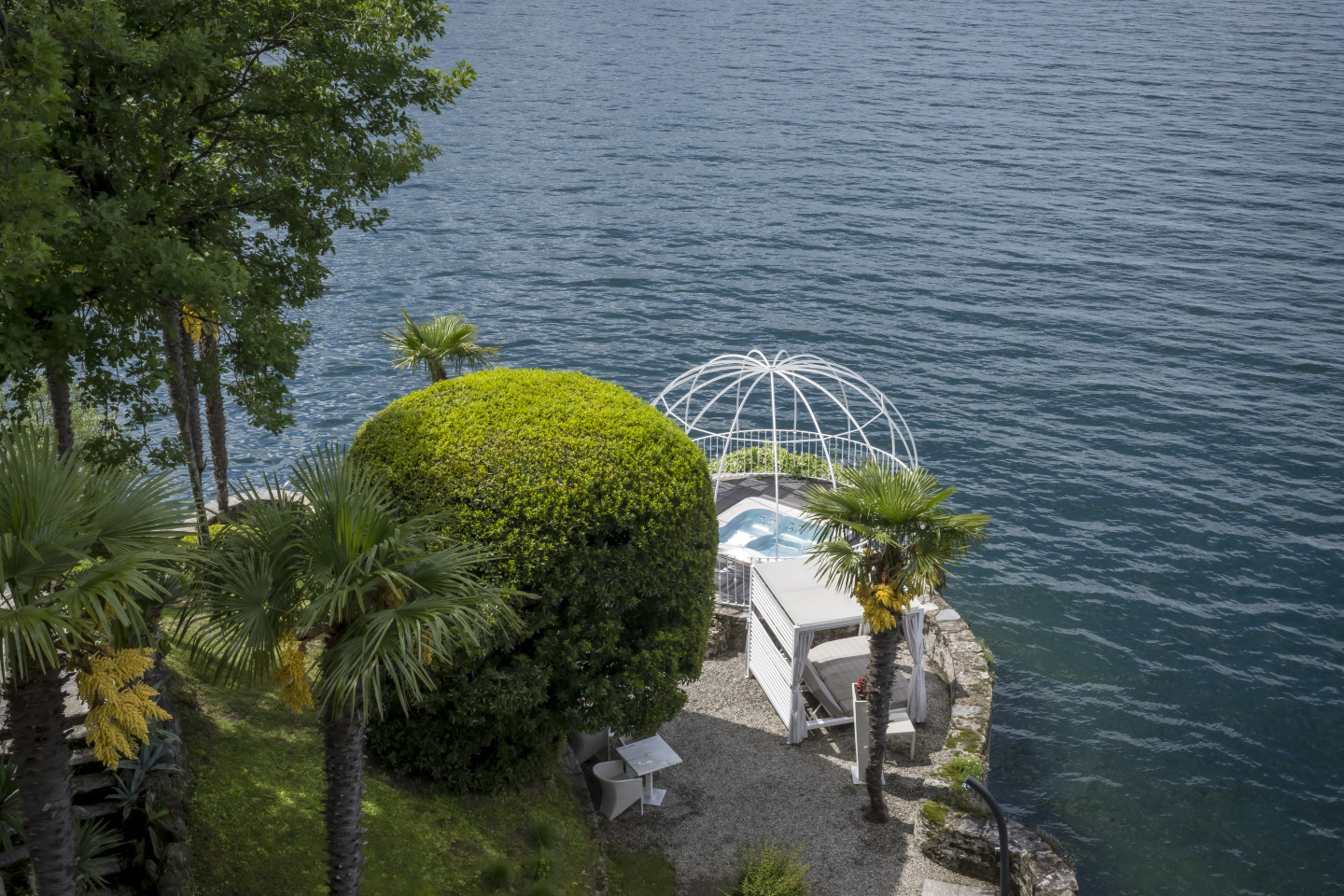 Villa Porta Lake Maggiore_Garden_Jacuzzi