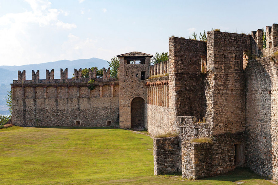 1. Rocca di Angera