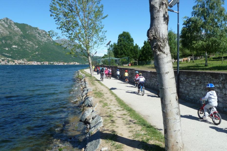 Tirate fuori bici e caschetto: si va a pedalare!