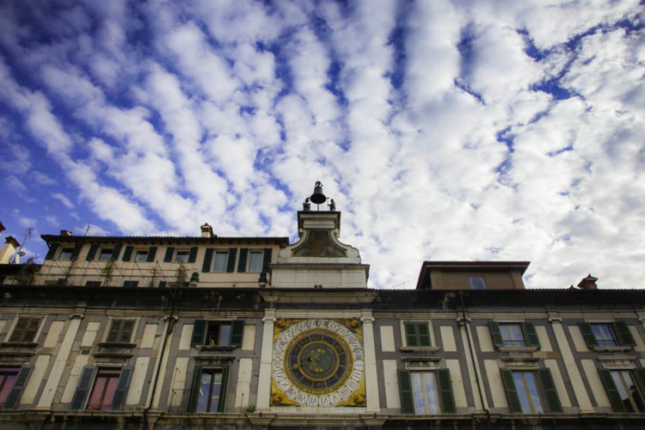 Les "fous des heures" jouent sur la place