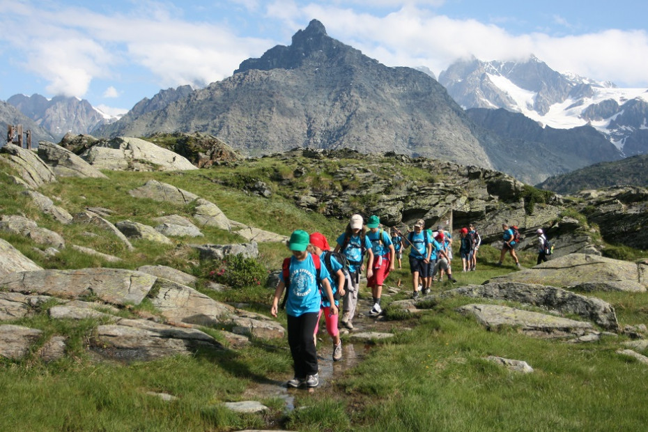 Dalla strada per Campo Moro al rifugio Cà Runcasch oppure al rifugio Cristina