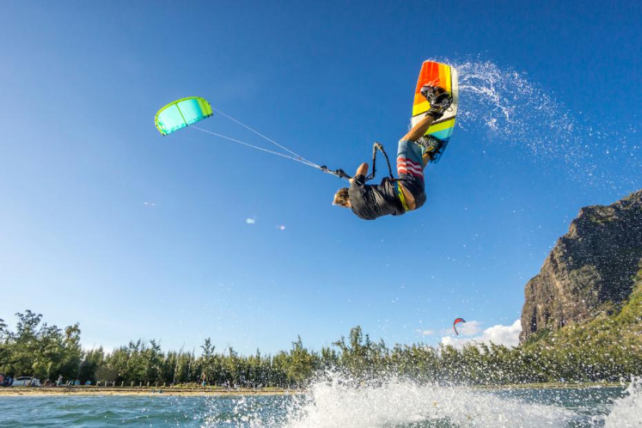 Kitesurfing