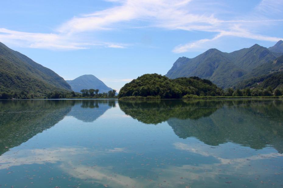 Lago di Piano: piccola perla immersa in una riserva naturale