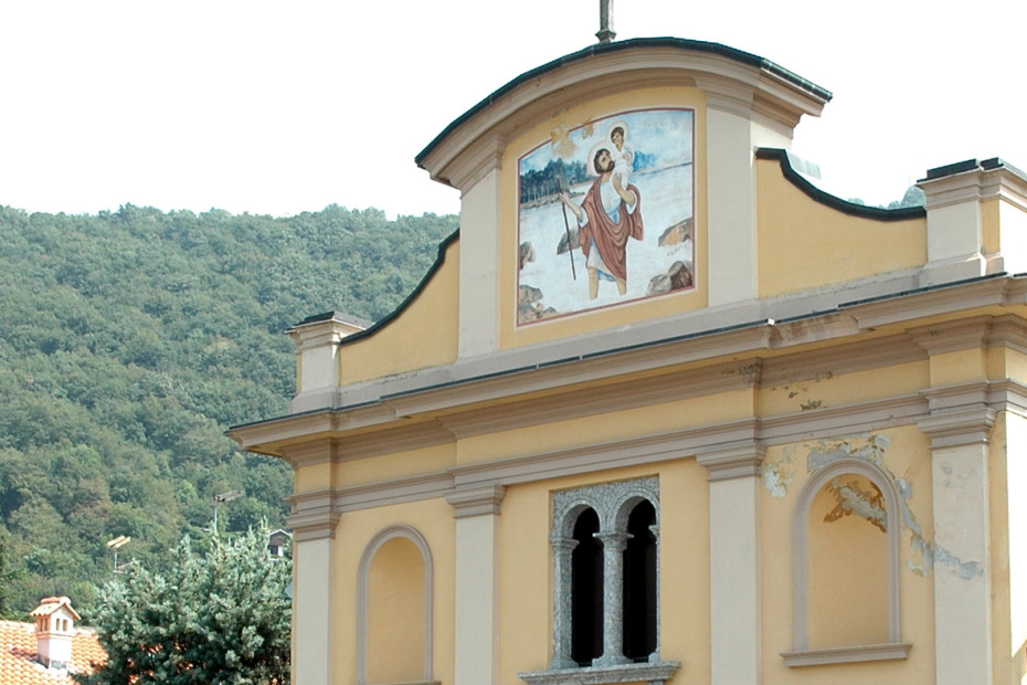 L'affresco che caratterizza la piccola Chiesa di San Cristoforo in frazione Mariaga.