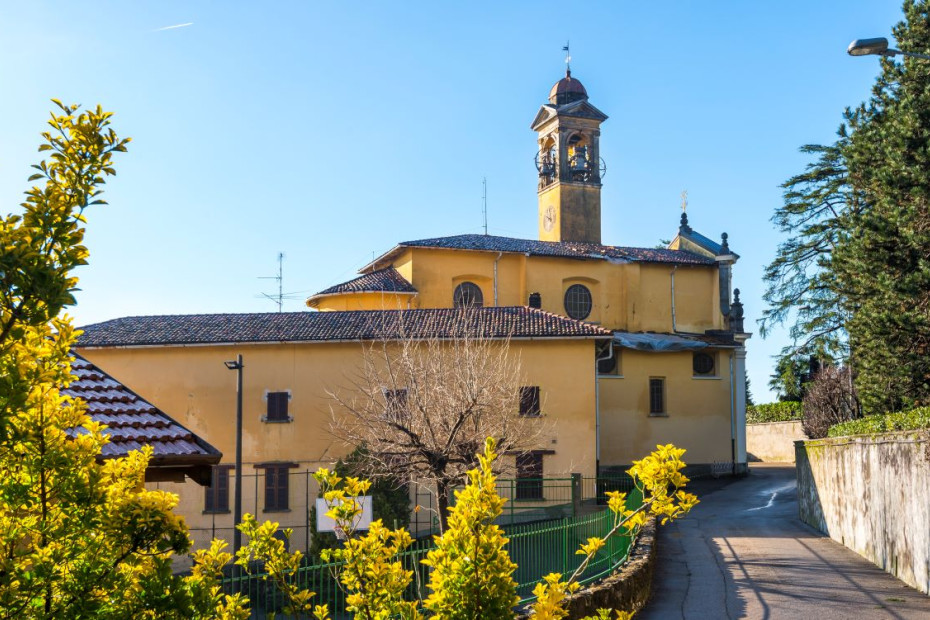 La Chiesa di San Fedele a Longone.