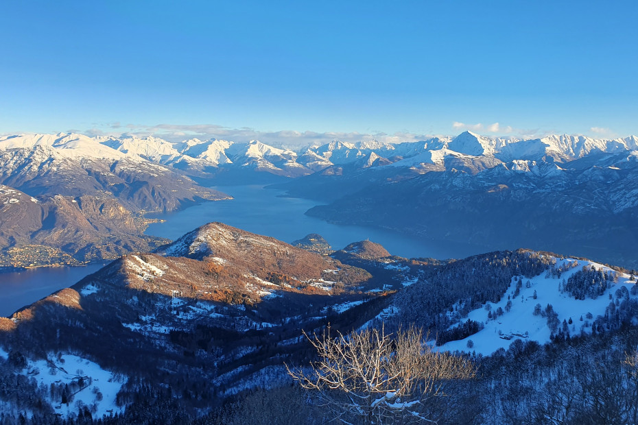 Vista sul Lario e le montagne che lo circondano
