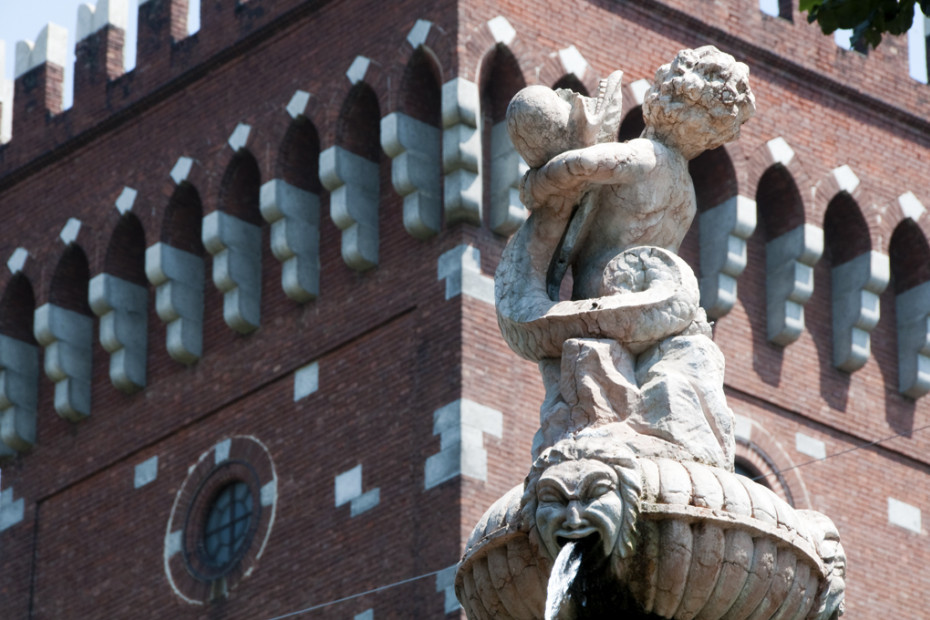 La fontana e la Torre del Palazzo Comunale