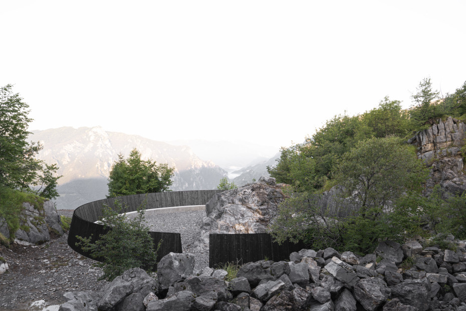 Il monumento "Eco della Montagna"