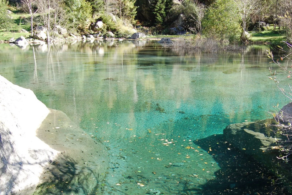 Ein magisches Gewässer im Val di Mello (SO)