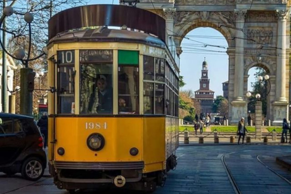 Tram n. 10: da viale Lunigiana a piazza XXIV Maggio. 