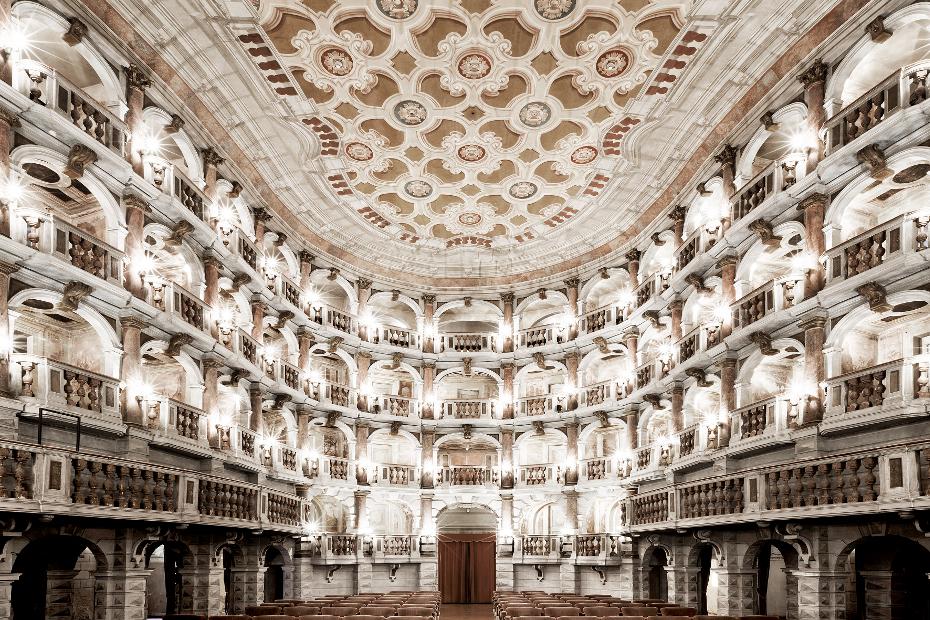 9. Los teatros son obras maestras