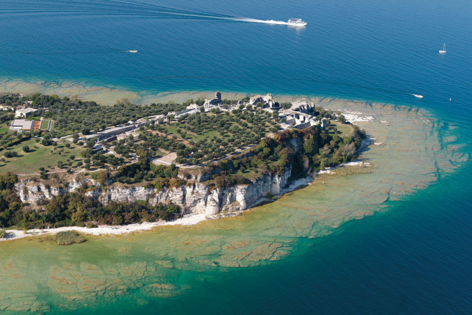 Les grottes de Catulle à Sirmione, perle du lac de Garde Les grottes de Catulle à Sirmione, perle du lac de Garde