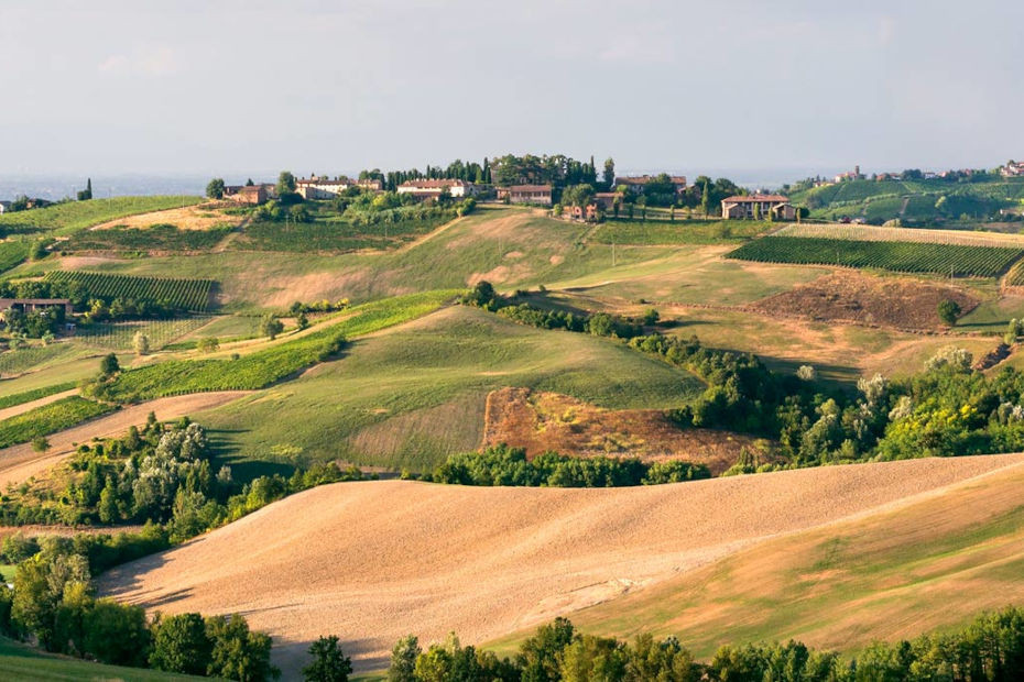 By motorcycle among the hills and medieval villages of Oltrepò Pavese
