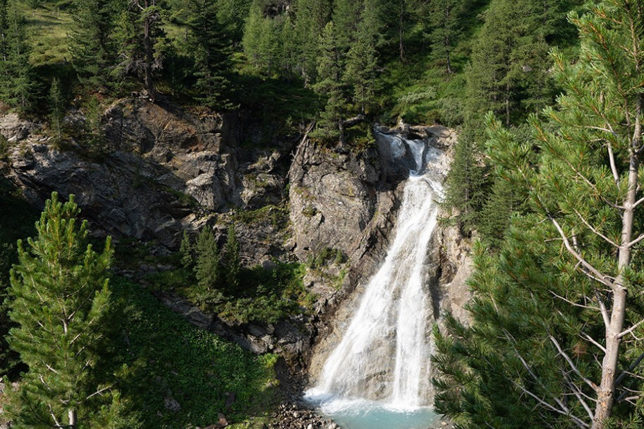 4. Cascata Val Nera in Livigno (SO)