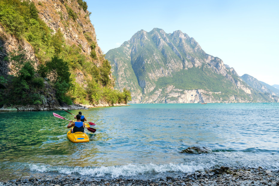 In canoa nella Baia del Bogn (Riva di Solto, BG)