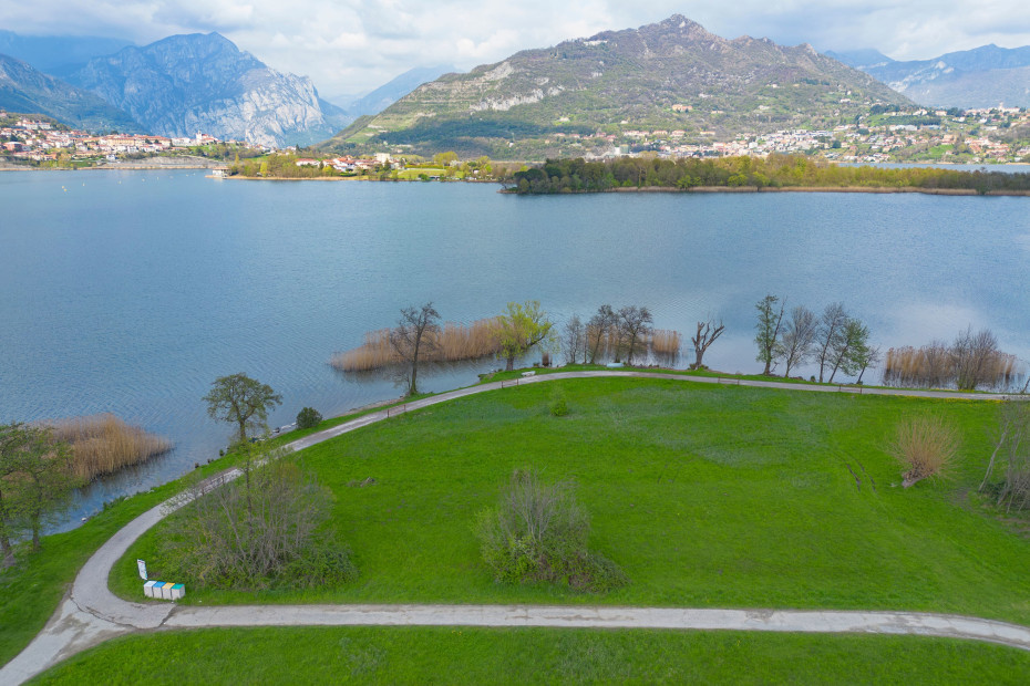 Lake Annone cycle and pedestrian path (Lecco)