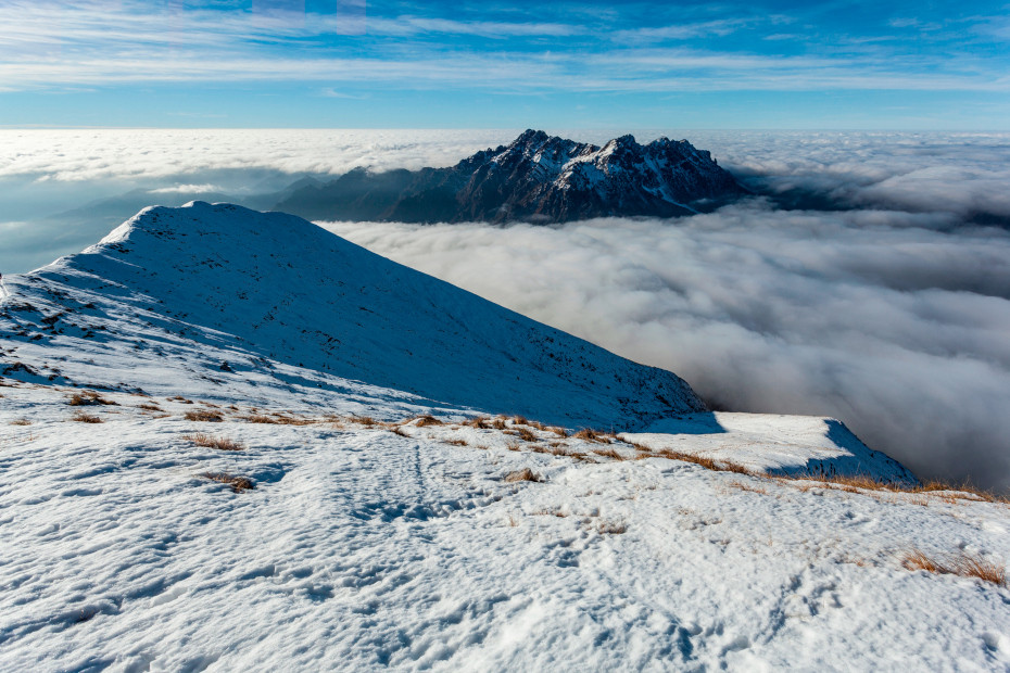 Mount Alben, snow-covered expanses and moonscapes