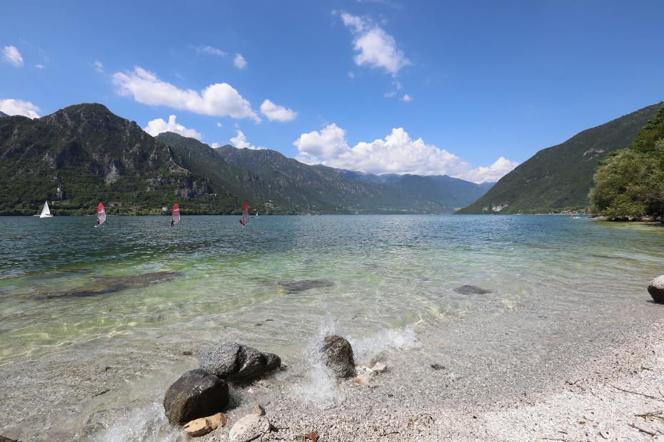 Lago d’Idro, tra Alpi e monti boscosi