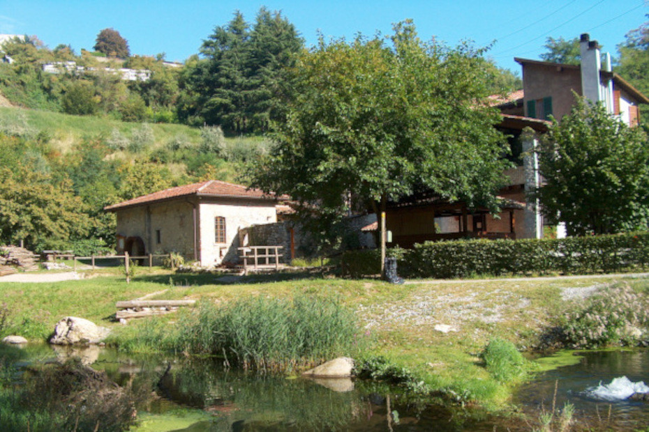 Il mulino e la sede del Parco Gole della Breggia e della Corte del Vino Ticino