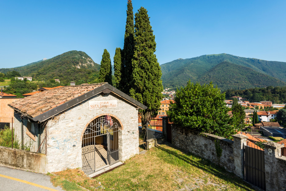 Oratorio dei Santi Giovanni e Paolo a Scarenna.