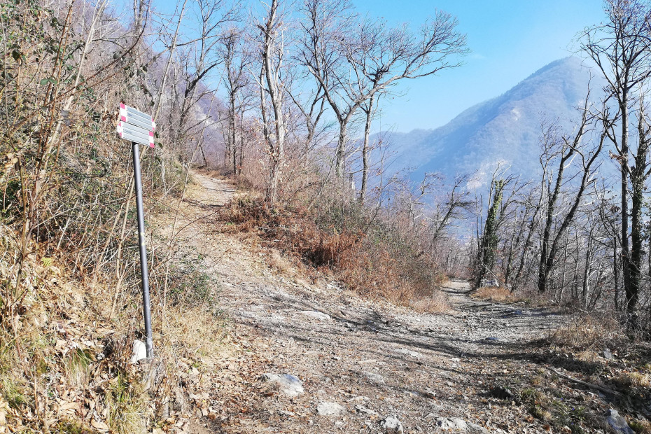 Indicazioni CAI verso l'Eremo di San Salvatore