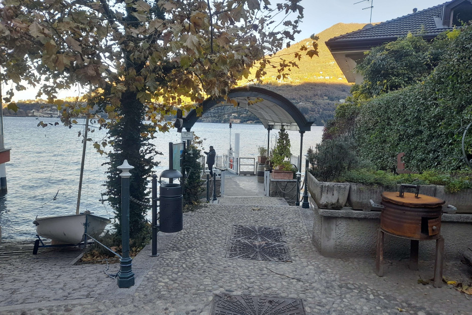 Caratteristico piccolo attracco sul Lario