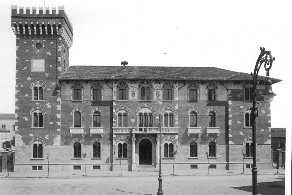 Il Palazzo Comunale appena edificato nel 1931