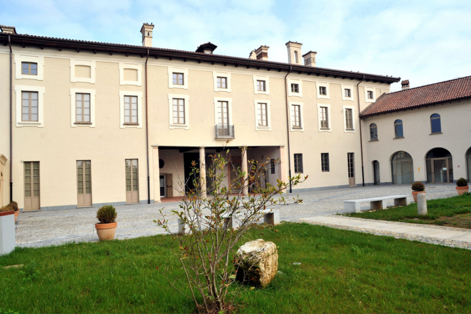 Interno cortile Palazzo Cittadini Stampa